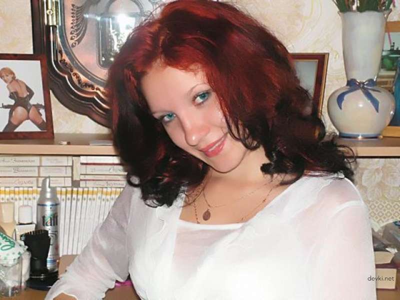 Explicit Amateur Photos: Young Wife Bares All Holes in Raw XXX Shots