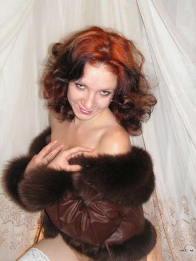 Explicit Amateur Photos: Young Wife Bares All Holes in Raw XXX Shots