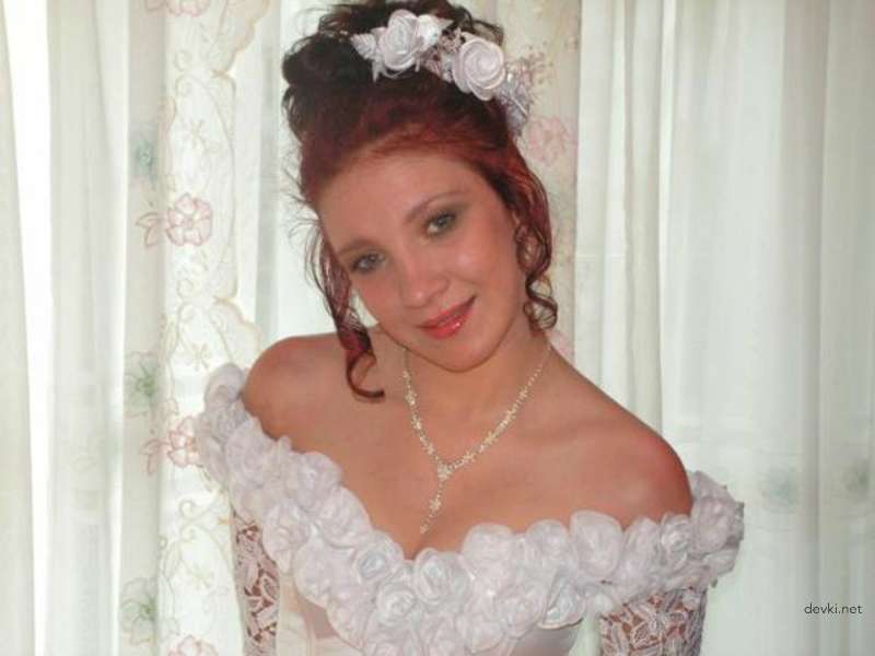 Explicit Amateur Photos: Young Wife Bares All Holes in Raw XXX Shots