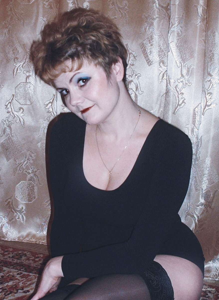 Mature Slut in Pantyhose: Explicit Amateur Photo Session