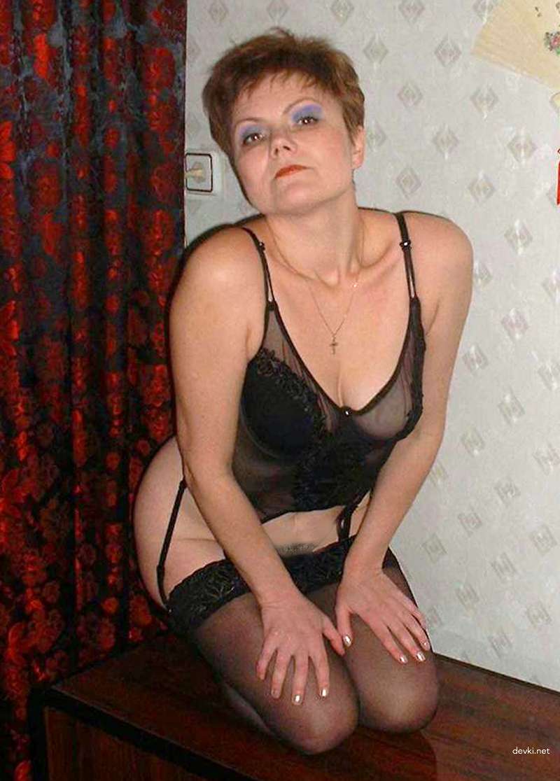 Mature Slut in Pantyhose: Explicit Amateur Photo Session