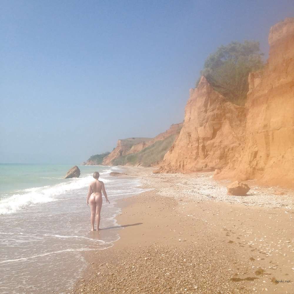 Wild Nudist Amateur XXX Pics: Explicit Nude Porn Photos