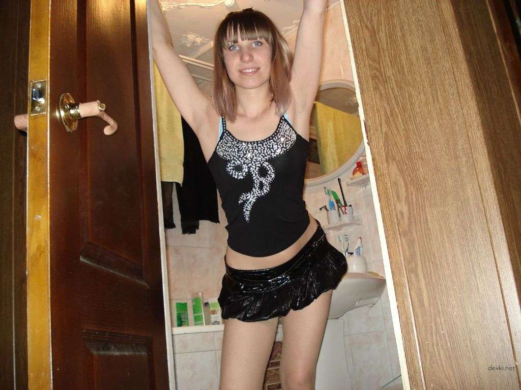 XXX Girlfriend's Shaved Pussy Erotica: Hot Amateur Photos