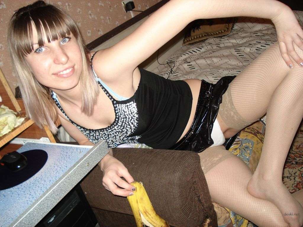 XXX Girlfriend's Shaved Pussy Erotica: Hot Amateur Photos