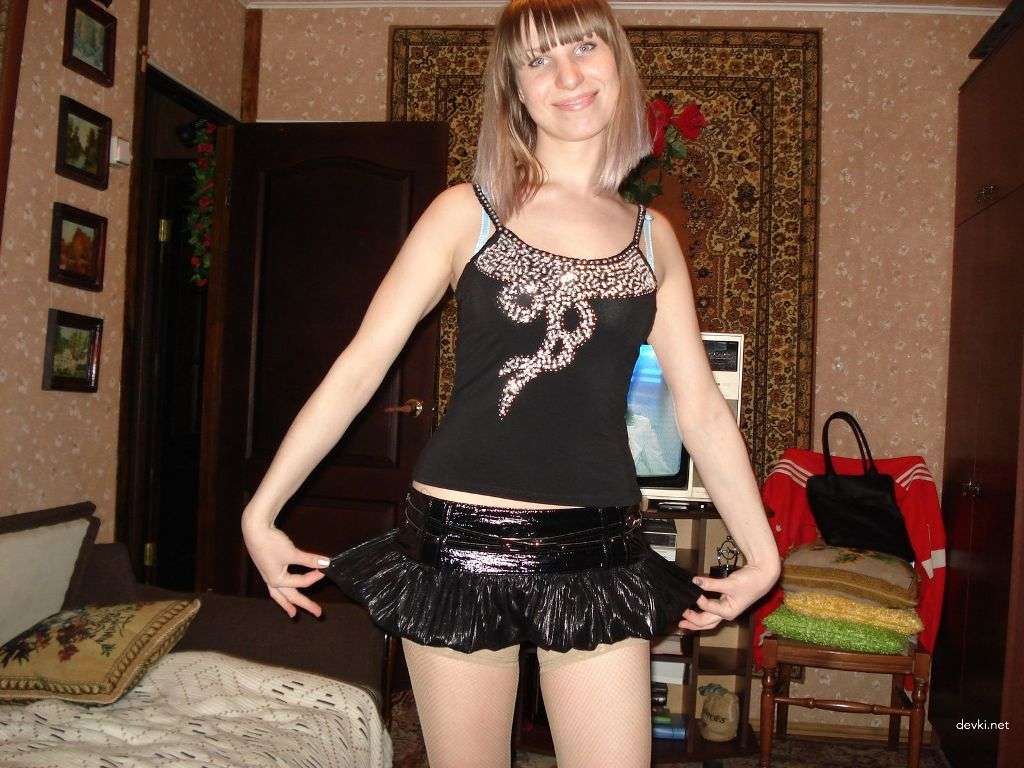 XXX Girlfriend's Shaved Pussy Erotica: Hot Amateur Photos