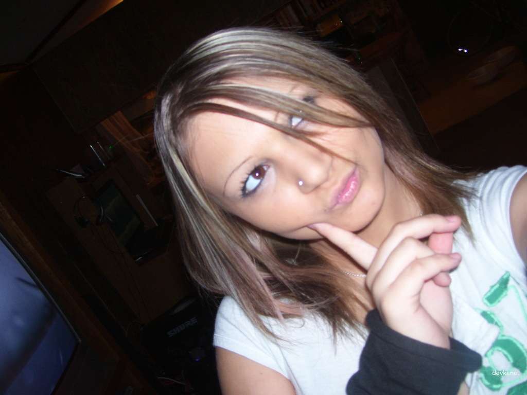 Big Tits Amateur Babe Exposing All - Explicit Photo