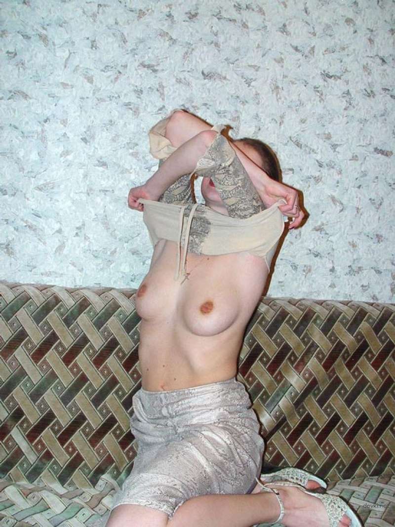 Hot Amateur Nude Couch Striptease - Explicit Photo Shoot