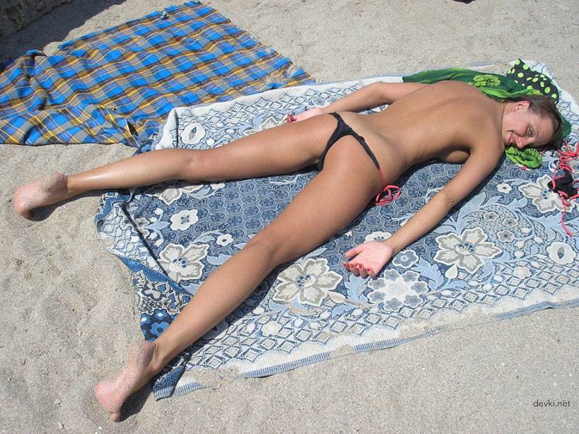 Hot Teen Topless Sunbathing: Explicit Vacation Pic
