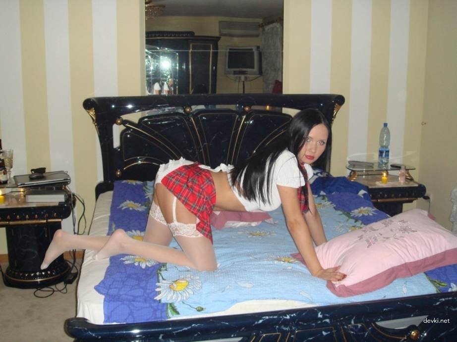 Sizzling Brunette Babe's Naughty Homemade XXX Pics - Uncensored Amateur Porn!