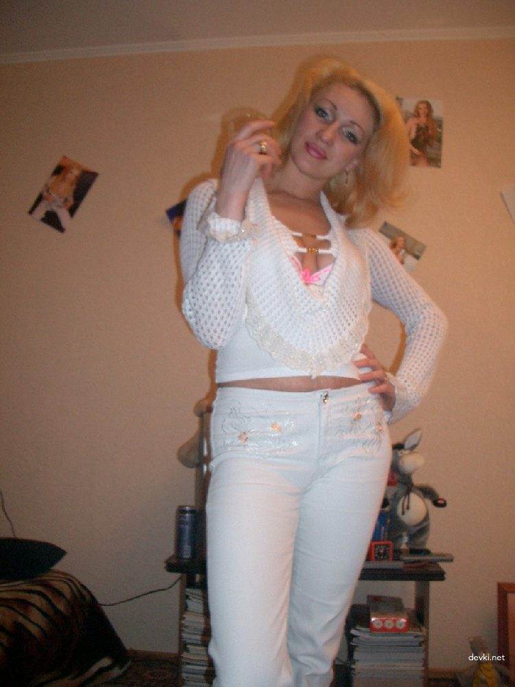 Hot Mature Blonde MILF Uncensored XXX Amateur Photo - Explicit and Raw Content
