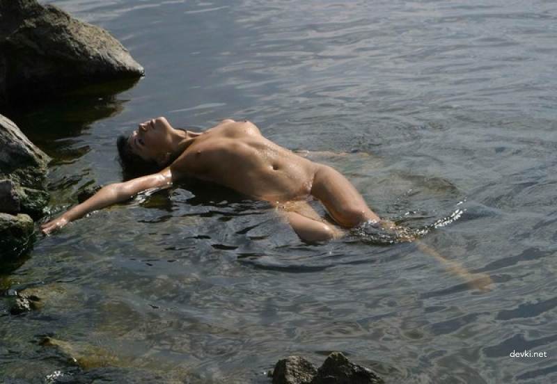 Sensual Riverbank Nudes: Hot Naked Girl Poses by the River