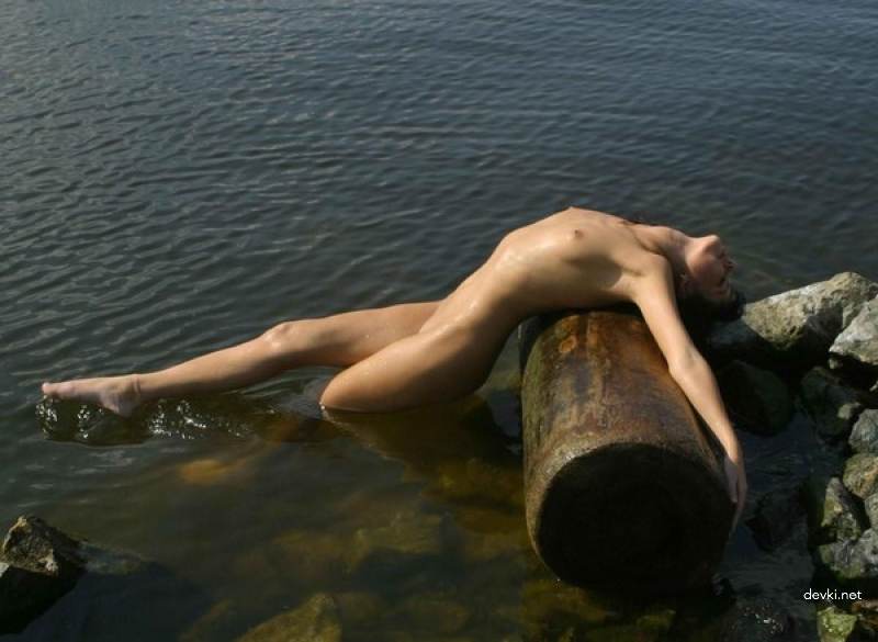 Sensual Riverbank Nudes: Hot Naked Girl Poses by the River
