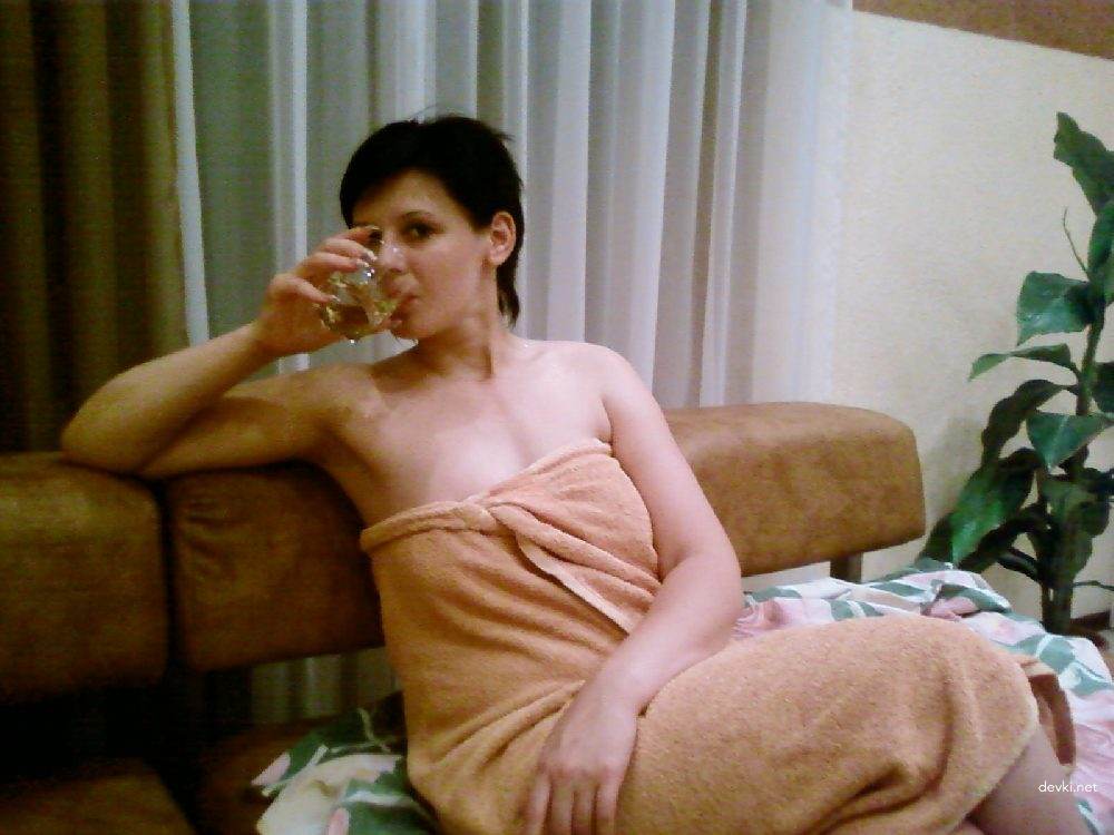 Hot Amateur Woman's Explicit Homemade XXX Pics: Private & Naughty English Porn Photos