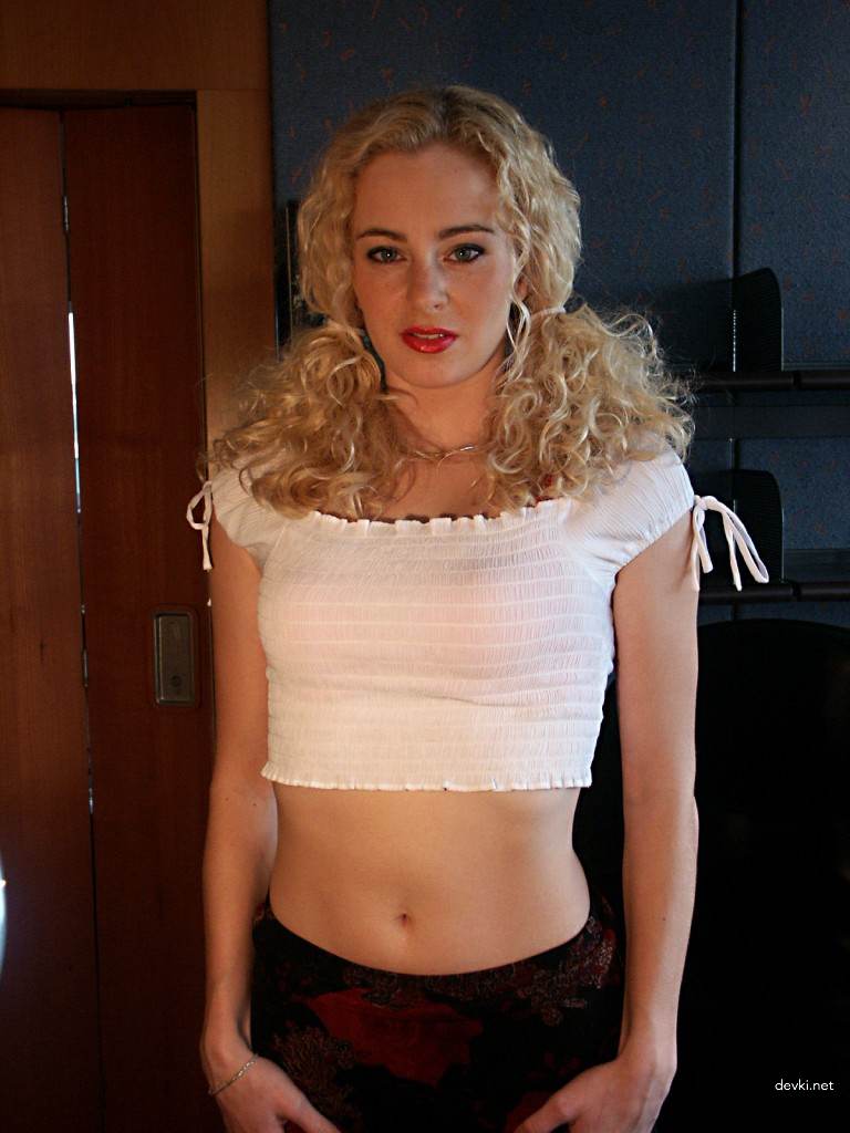 Blonde Amateur's Explicit Homemade Sex Pics - Uncensored XXX Images
