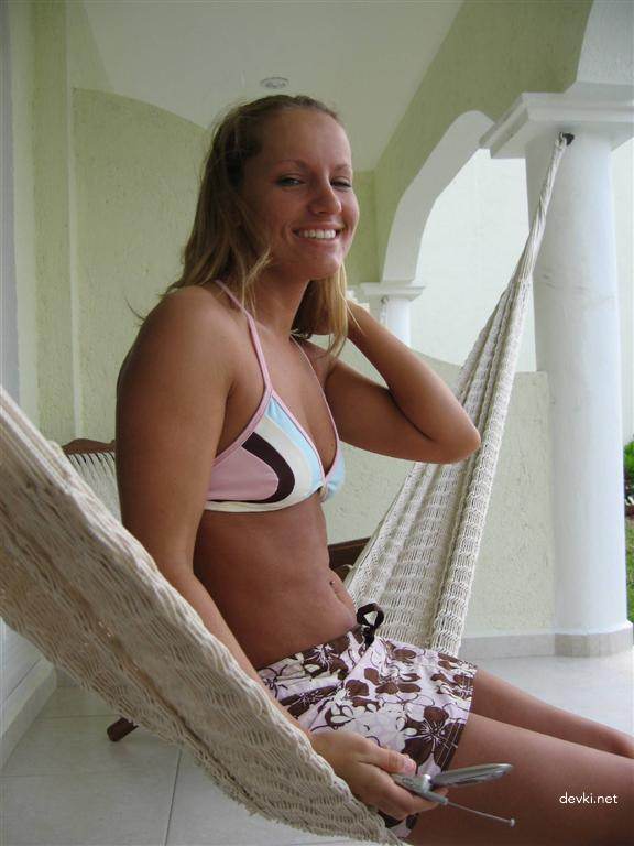 Hot Beach Babe Exposed: Uncensored Vacation Pics