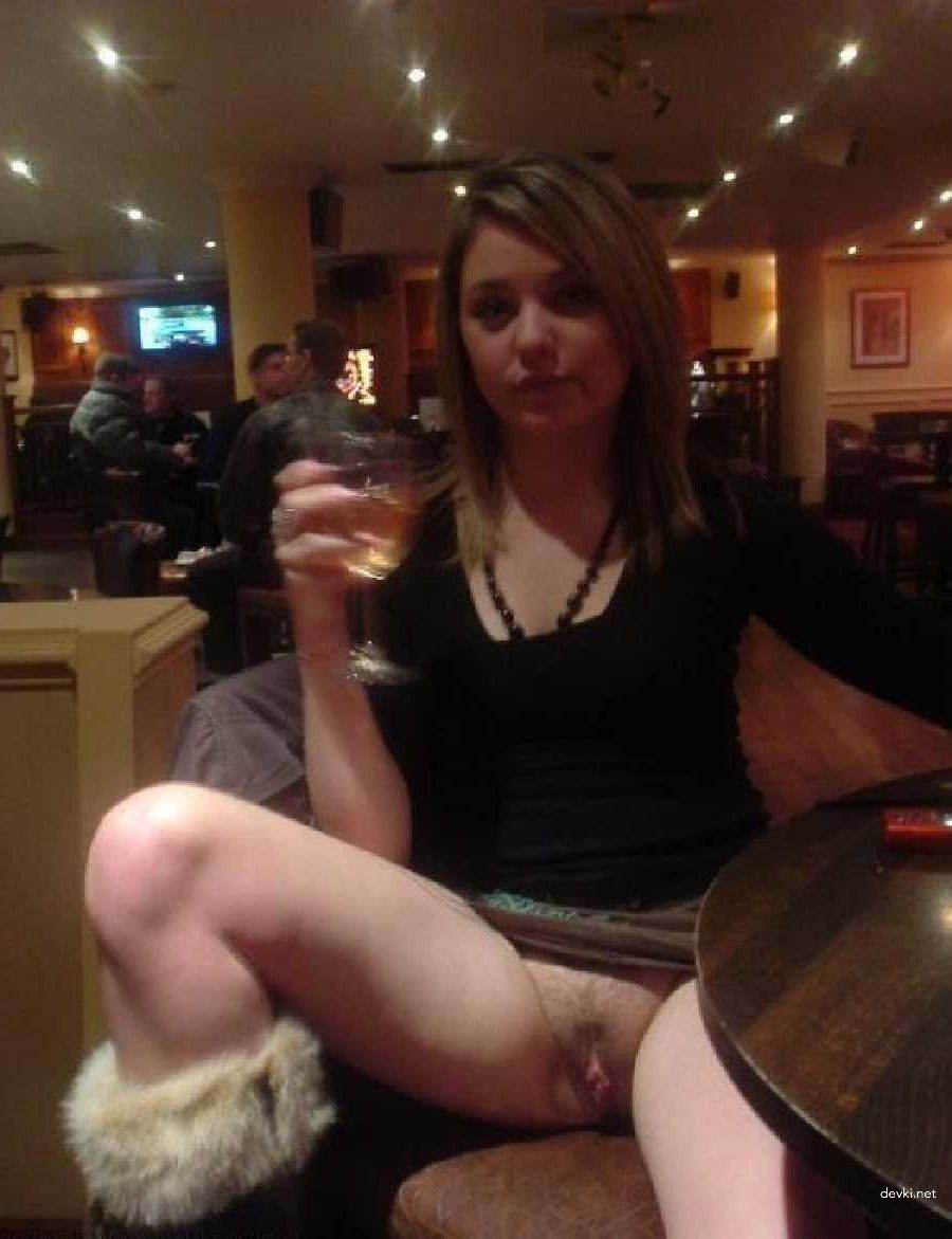 Amateur Girls' Explicit Upskirt Pussy Shots: Uncensored Cunts Exposed