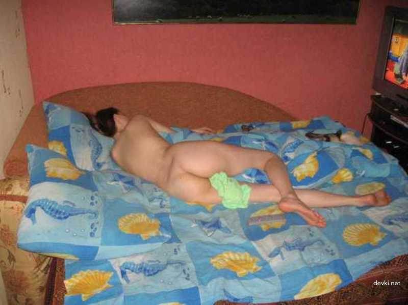 Amateur XXX: Hot Asses of Passionate Women in Explicit English Photos