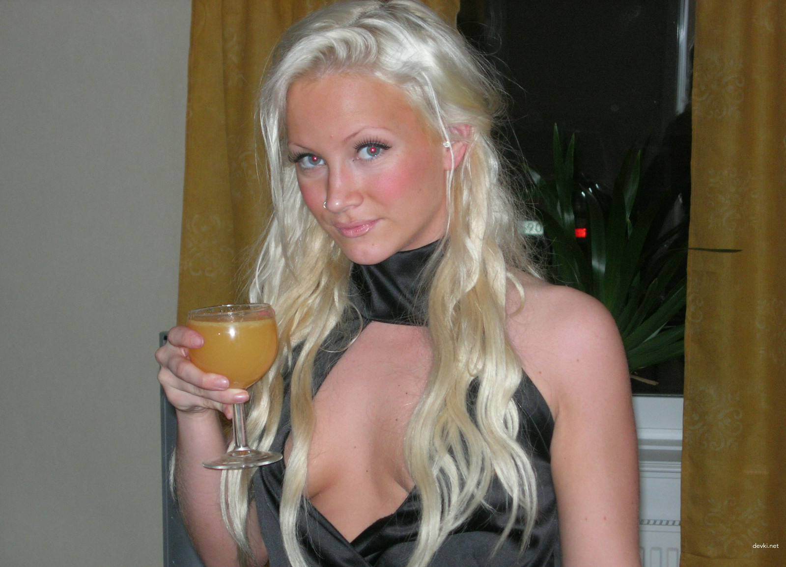 Blonde Bombshell Exposed: Intimate Amateur Photos - Explicit & Uncensored!