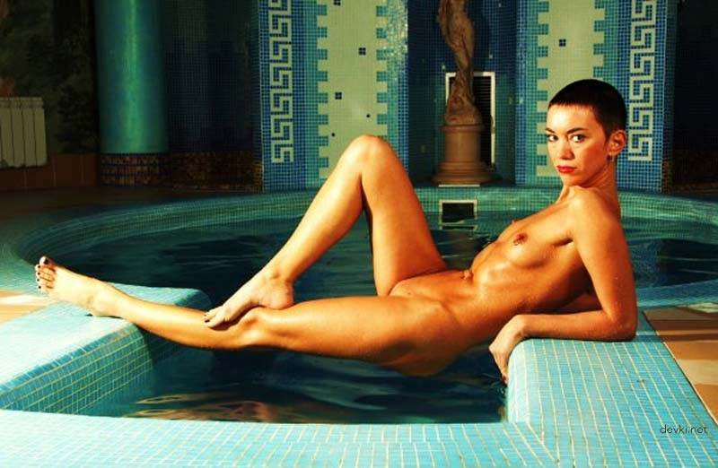 Hot Amateur Vacation Erotica: Short-Haired Woman's Explicit Adventures