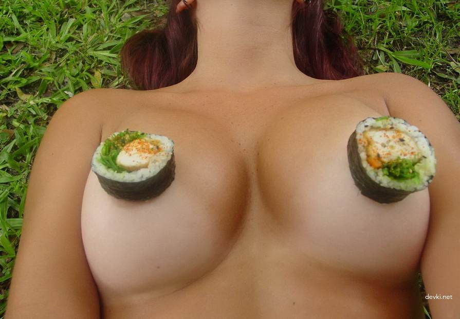 Amateur Outdoor Erotic Photography: Sensual Woman in Explicit Sexual Poses