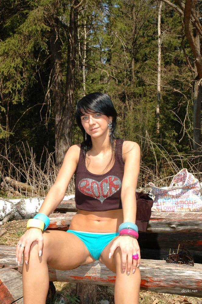 Sexy Brunette Outdoor Strip Tease: Explicit Amateur Photoshoot