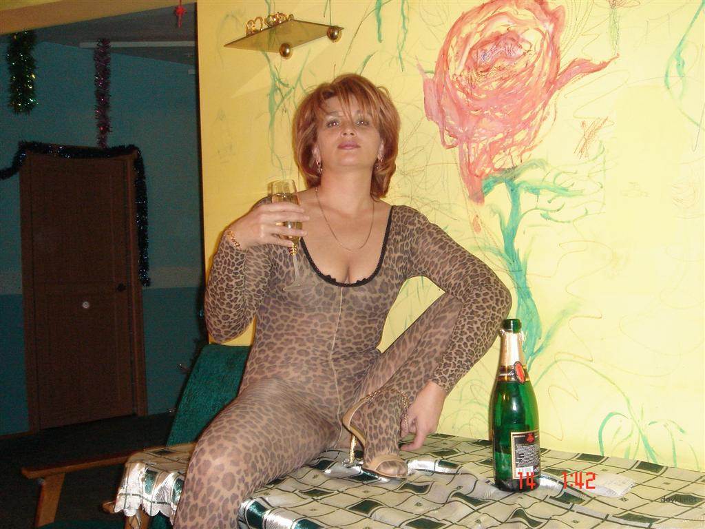 Hot MILF's Explicit Amateur Porn Pics: Mature Lady's Steamy Sex Photos!