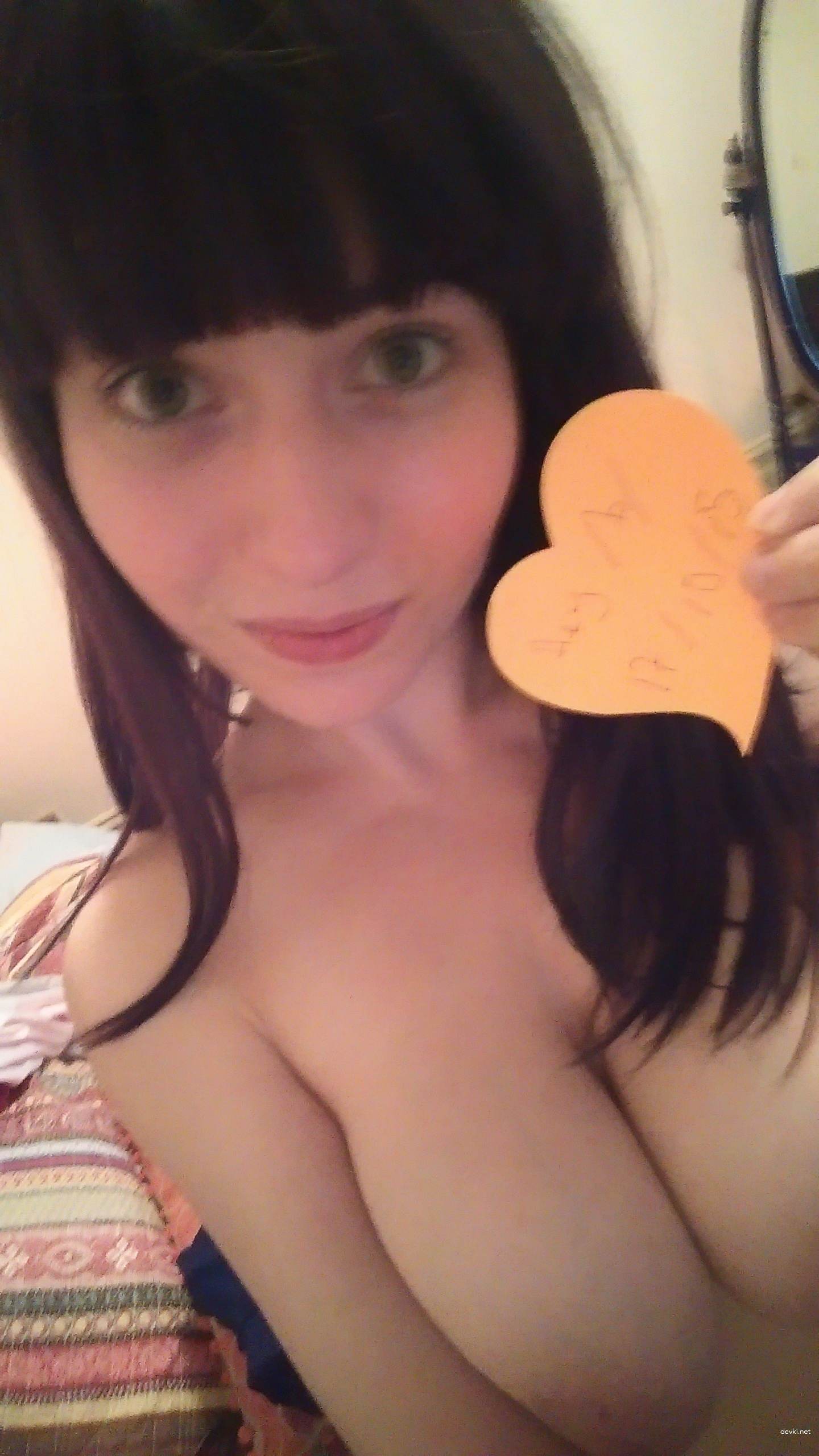 XXX Busty Amateur Selfie: Big Boobs Explicit Photo