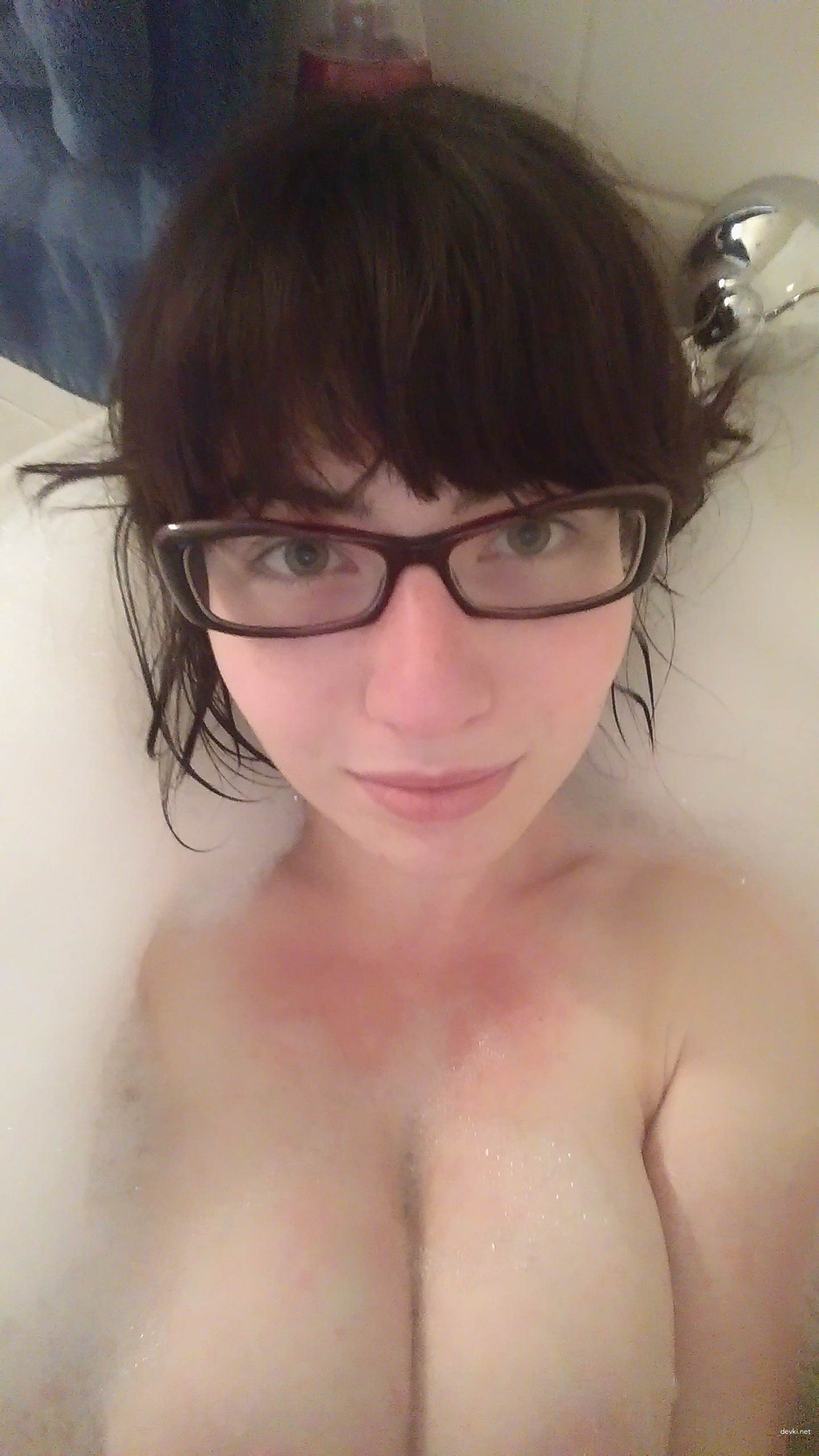XXX Busty Amateur Selfie: Big Boobs Explicit Photo