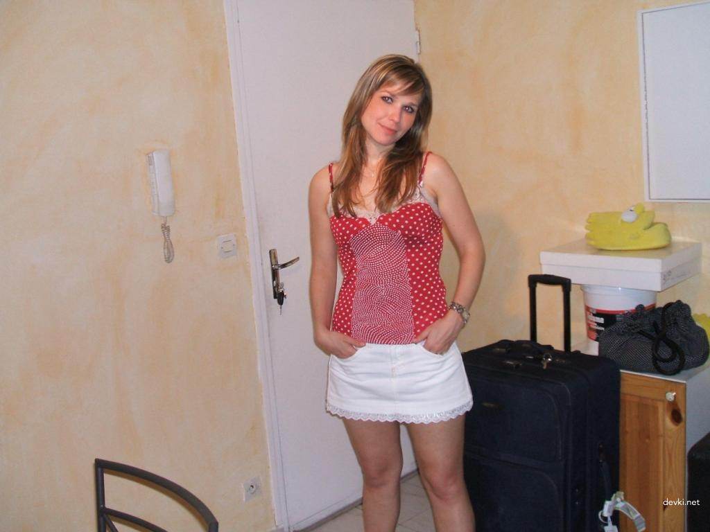 Wild Amateur Babe with Bushy Pussy Strips Naked - Uncensored XXX Pics