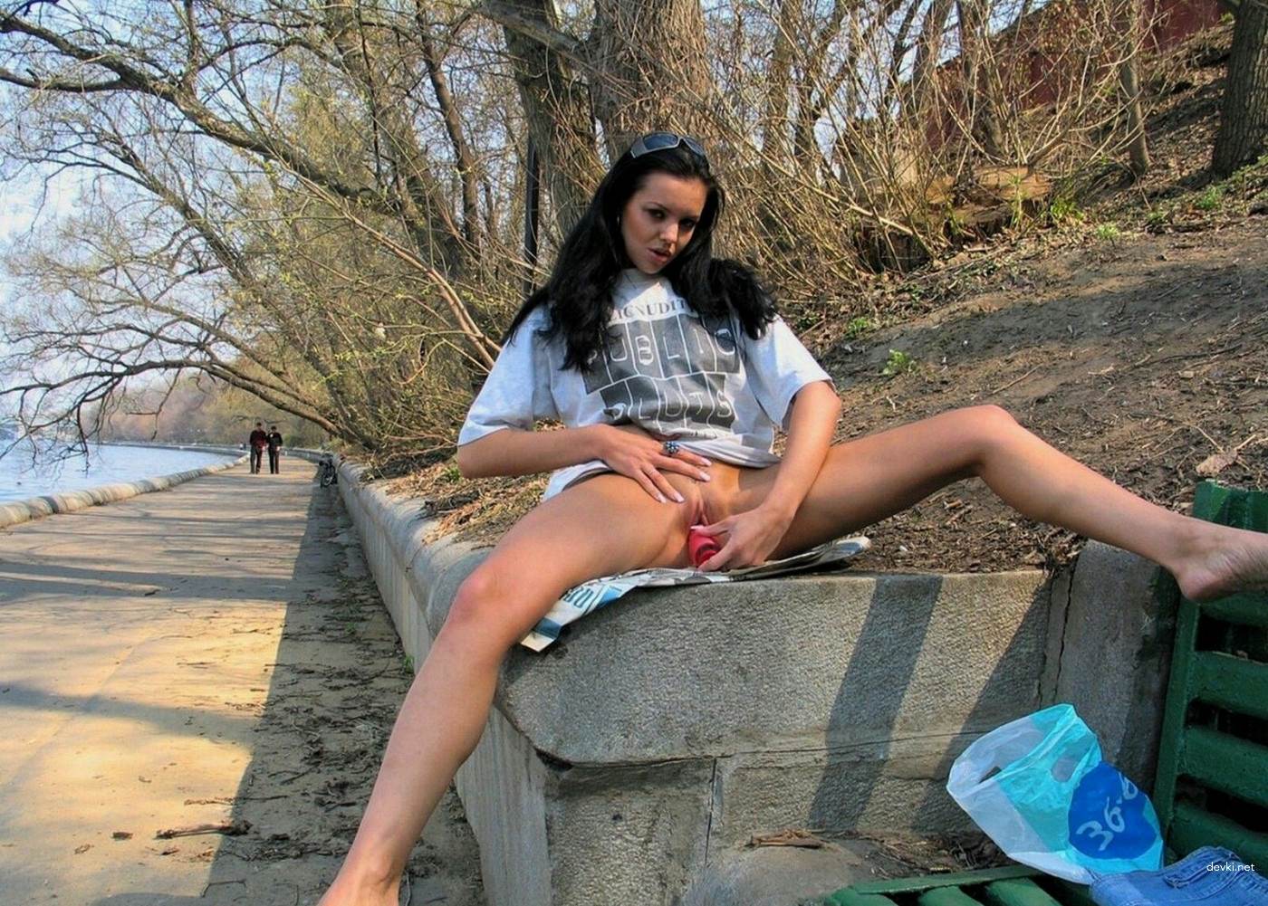 Wild Amateur Masturbation in Public Park - Explicit Solo Porn