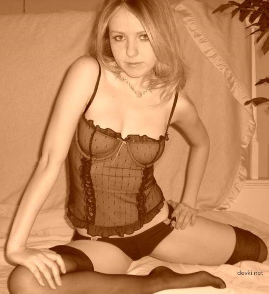XXX Curvy Russian Amateur's Naughty Home Video - Busty Babe Goes Wild!