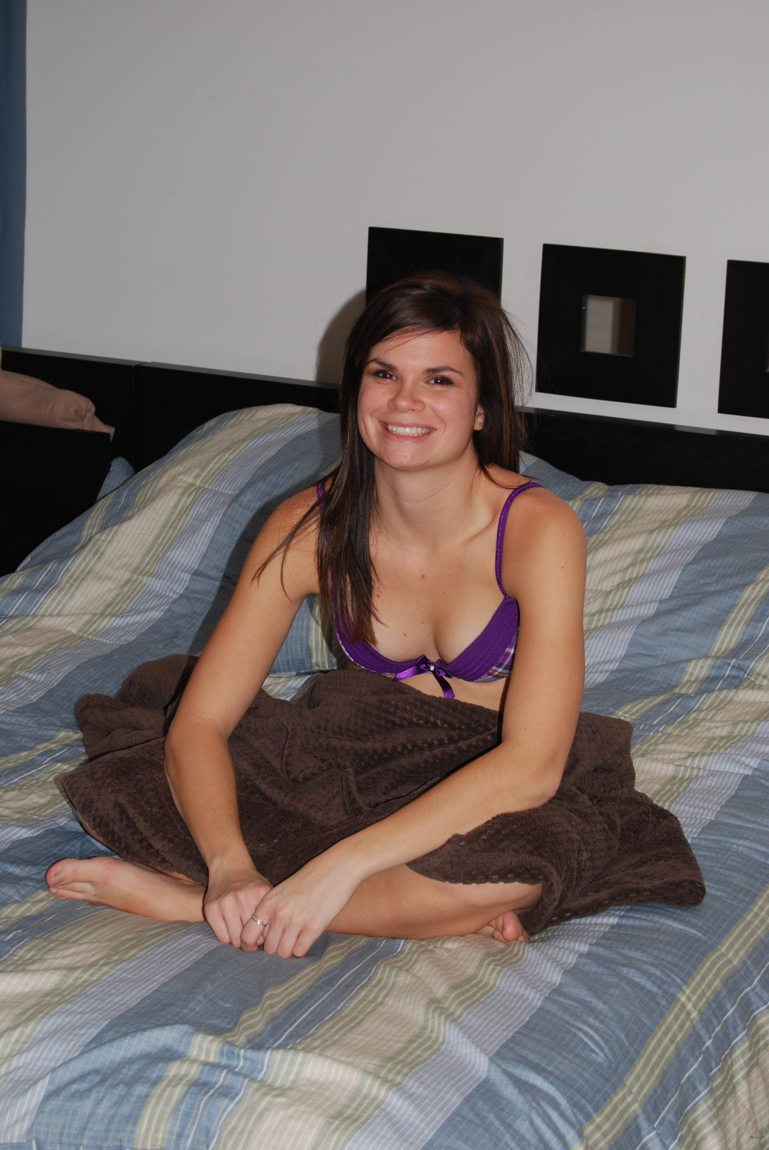 Steamy Brunette Homemade Sex Pics - Explicit Bed Action with Hot Amateur Babe