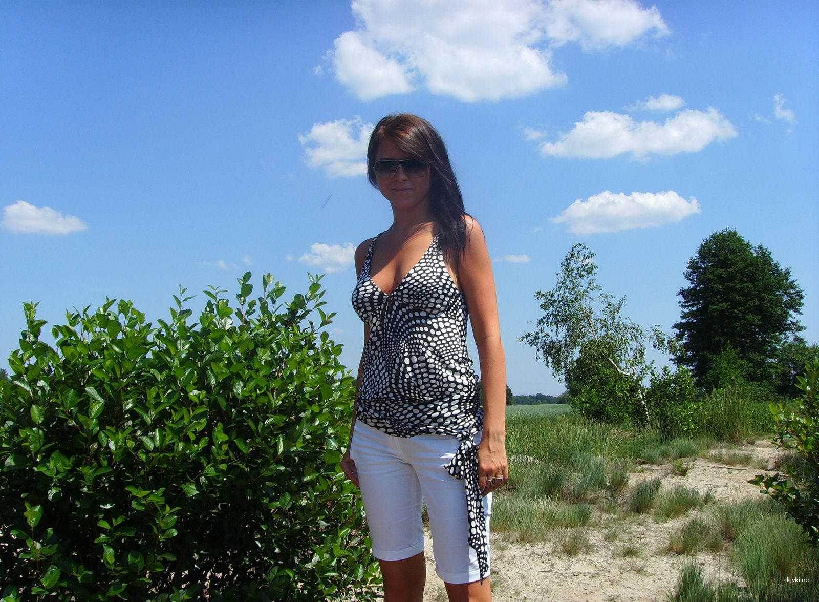 Home and Beach Blowjob Amateur Porn Pics - Explicit Oral Sex Compilation