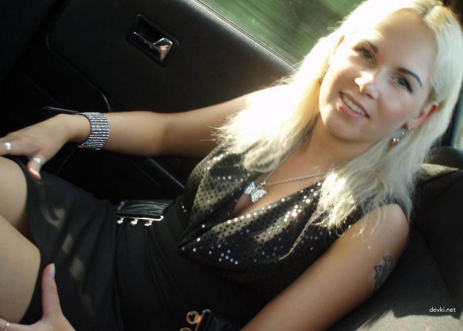 Hot Blonde Babe's Explicit Amateur Pics - XXX Content for Adults Only
