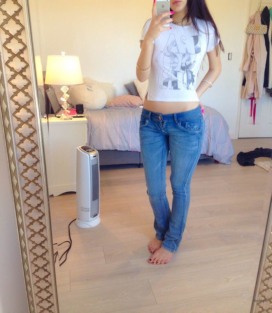 Hot Amateur Babe Masturbates with Vibrator - Explicit Solo Pussy Tease