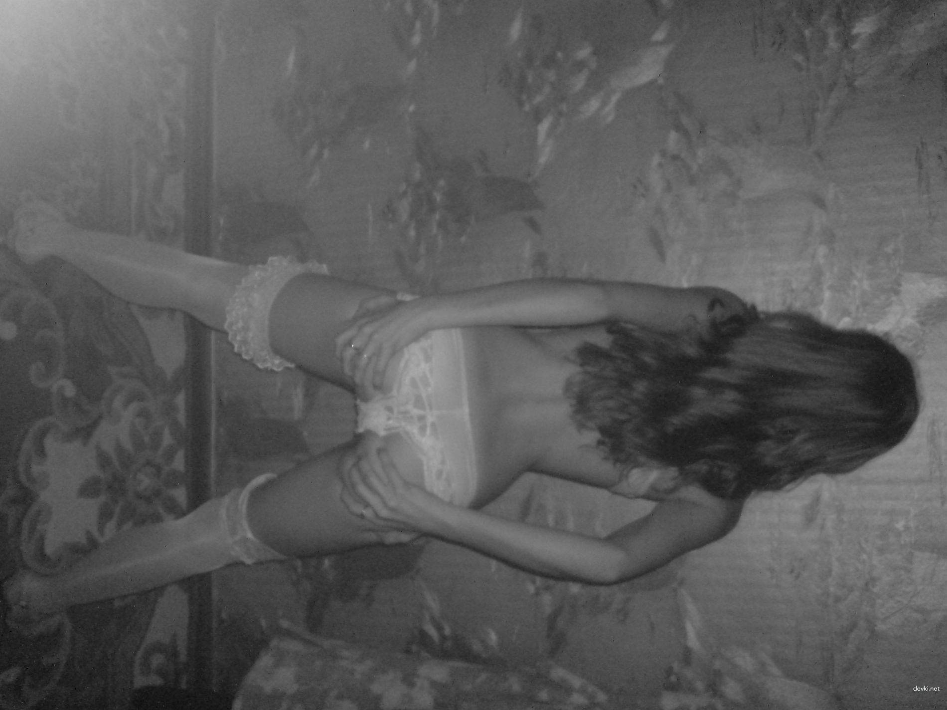 Interracial Homemade Sex Pics: Hot Amateur Couple's Black and White Action