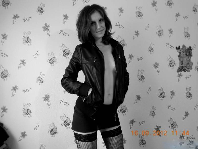 Raw and Uncensored Unshaven Amateur Erotica - Explicit Home Photos of Natural Girl