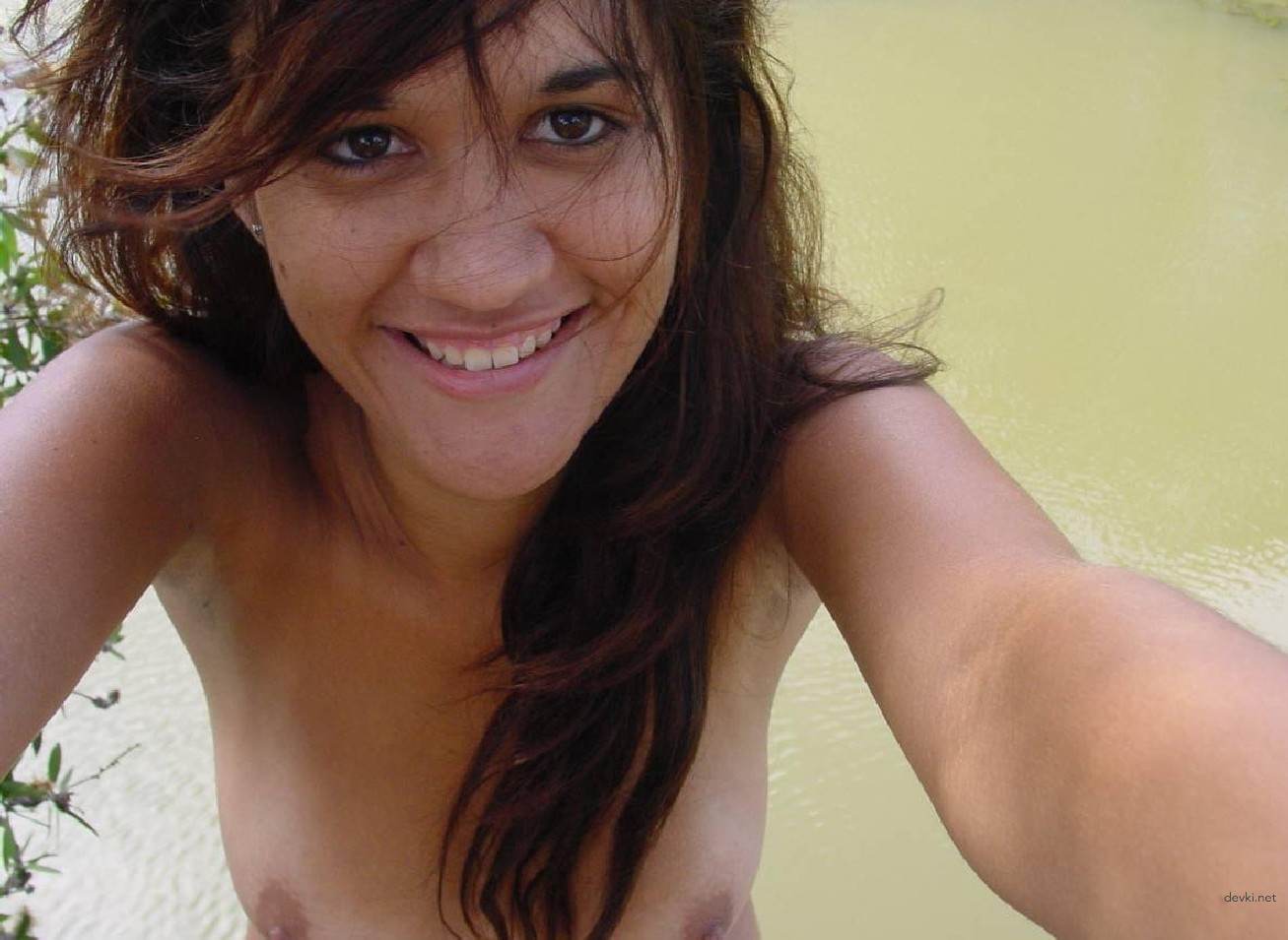 Wild Naked Girl: Explicit Amateur Nature Selfie
