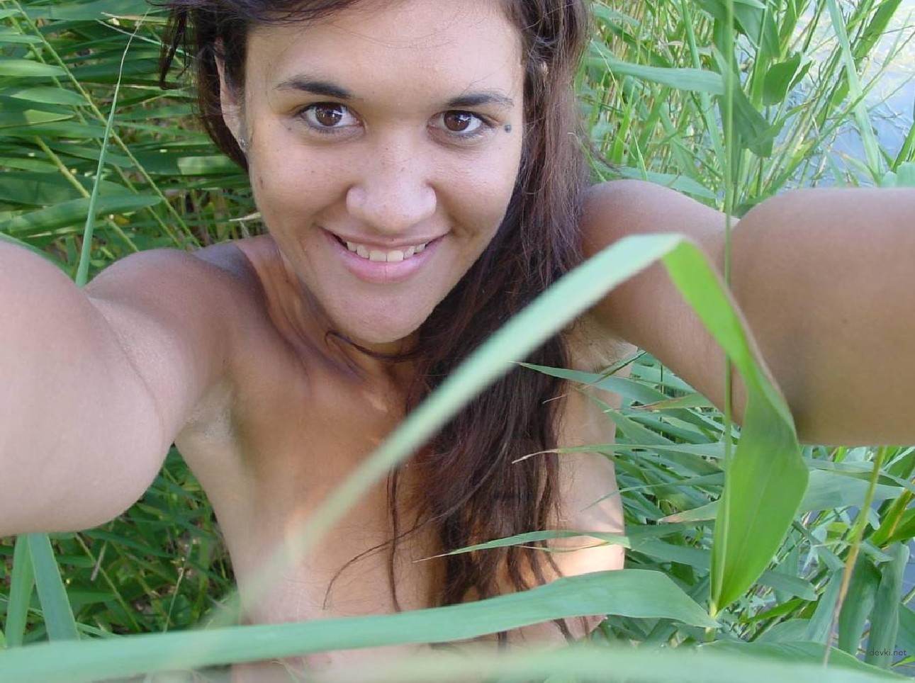 Wild Naked Girl: Explicit Amateur Nature Selfie
