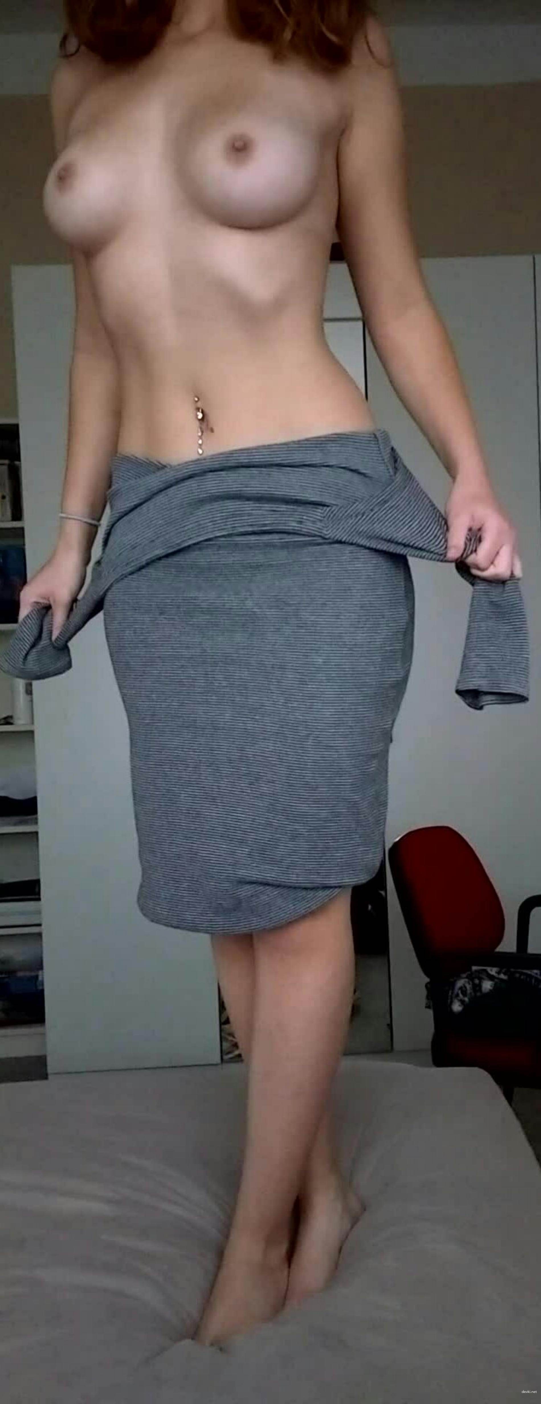 Sultry Demon Flaunts Perfect Body in Hot Amateur Shoot