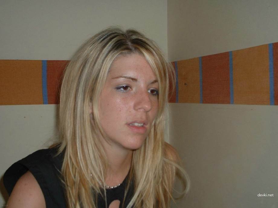 Hot Blonde Amateur Nude Pics - Explicit Home Photos of Sexy Babe