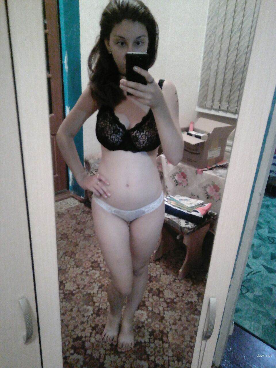 XXX Busty Babe's Explicit Home Photos: Amateur Erotic Shots