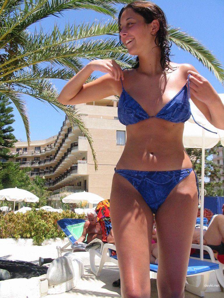 Amateur Slim Beauty's Erotic Album: Seductive Brunette's Explicit Photos