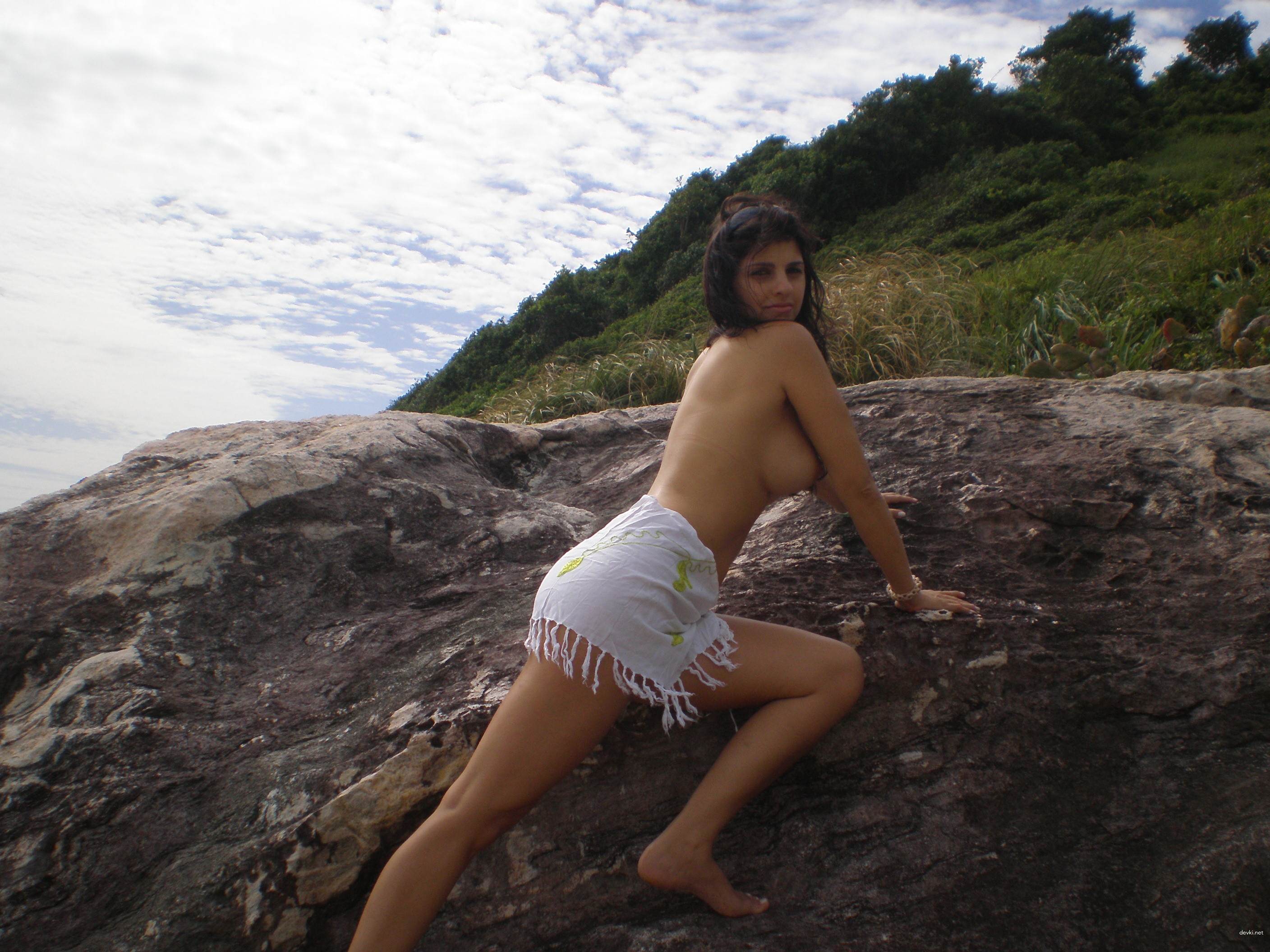Seductive Brunette Exposes All - Uncensored Amateur Nude Photo