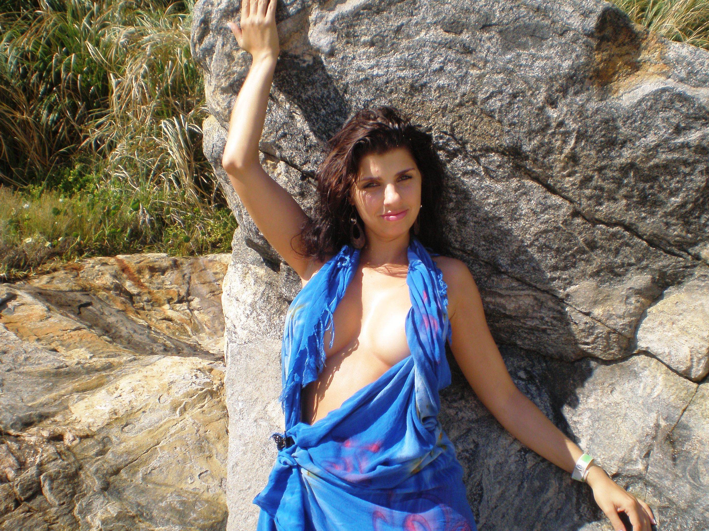 Seductive Brunette Exposes All - Uncensored Amateur Nude Photo