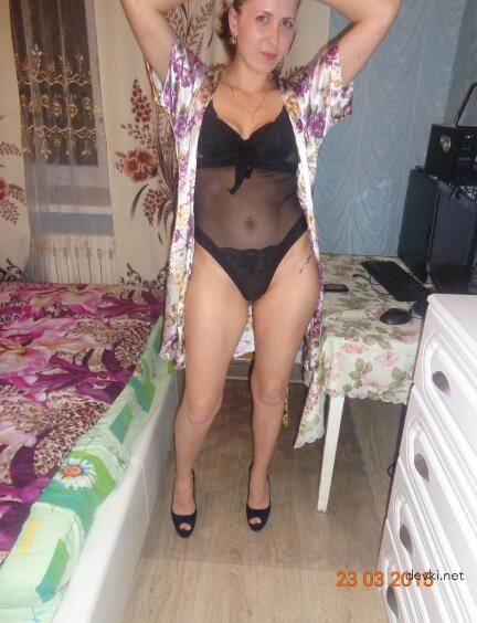 Nurse Goes Wild: Naked Cock-Sucking in Explicit Amateur Porn Shoot