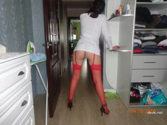 Nurse Goes Wild: Naked Cock-Sucking in Explicit Amateur Porn Shoot