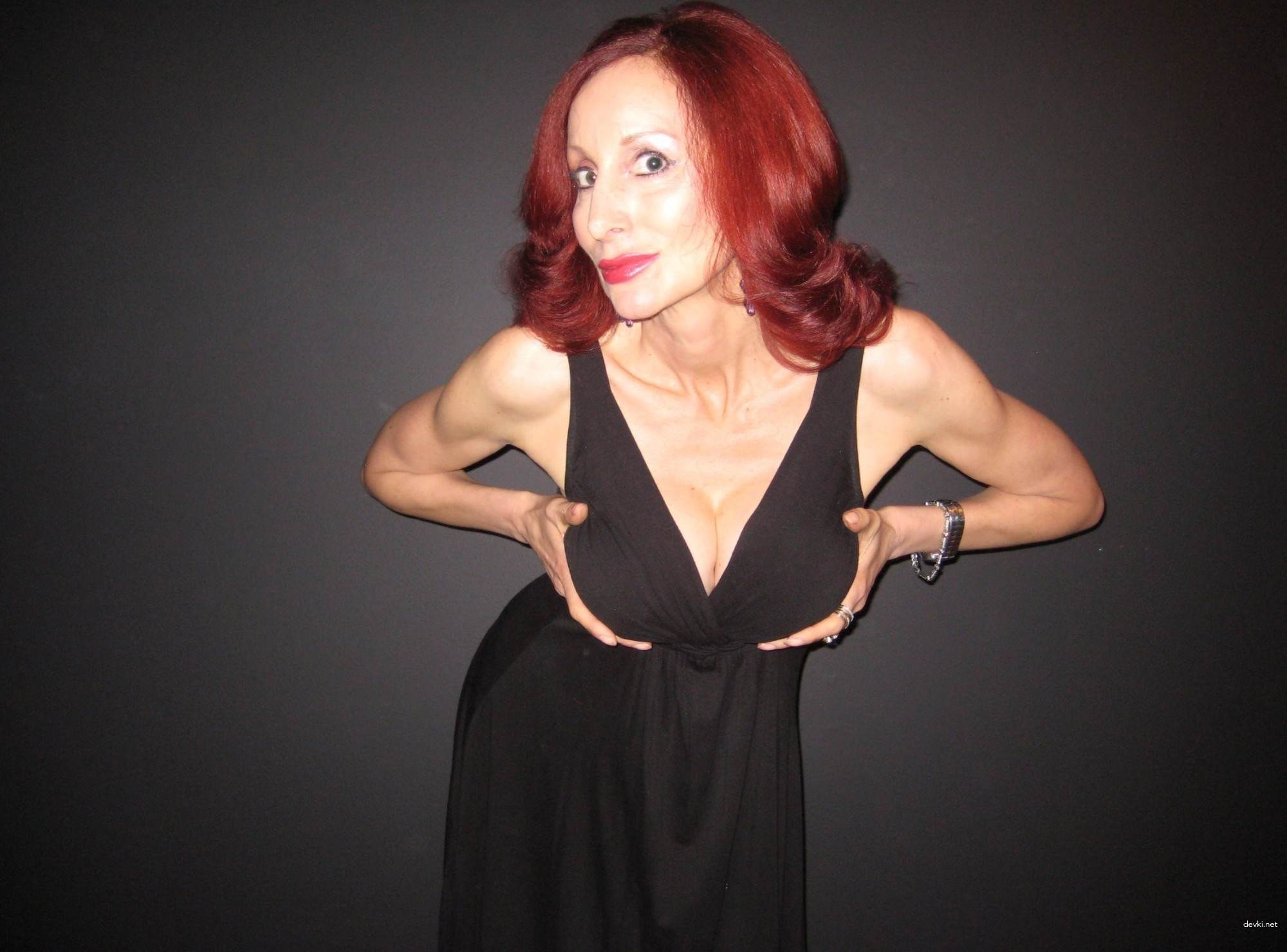 Hot MILF with Fake Tits: Uncensored Amateur Pic Revealed