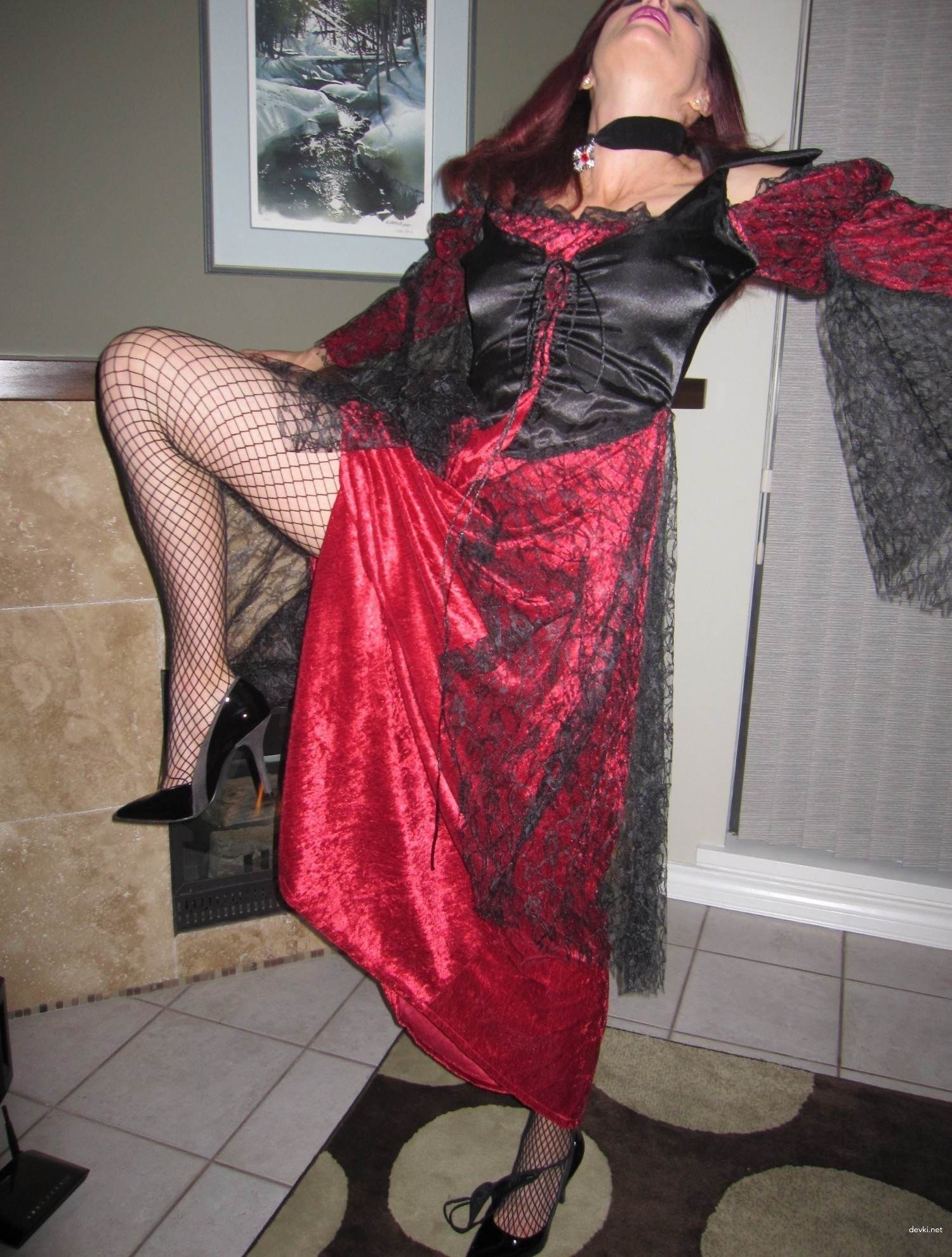 Hot MILF with Fake Tits: Uncensored Amateur Pic Revealed