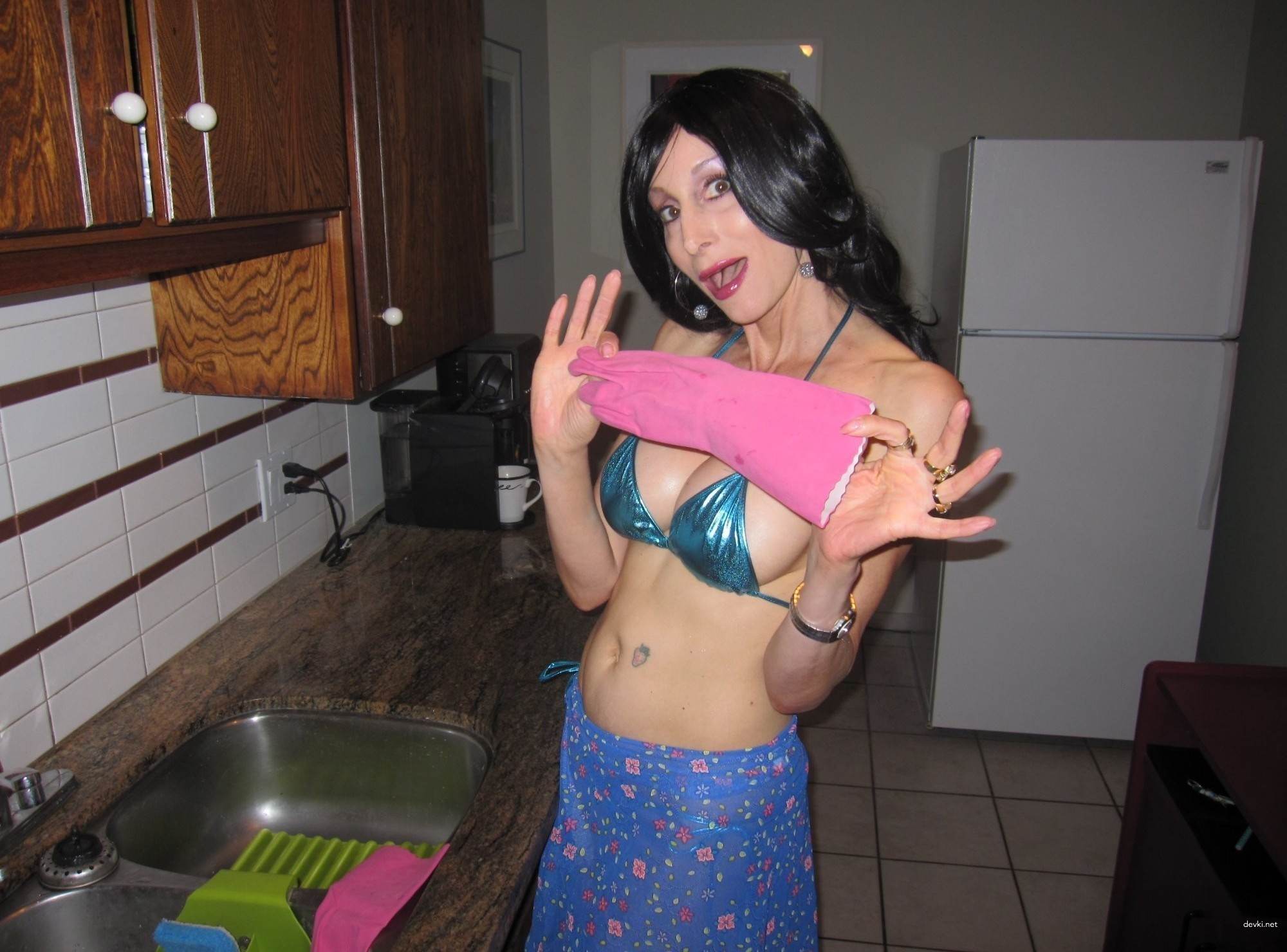 Hot MILF with Fake Tits: Uncensored Amateur Pic Revealed